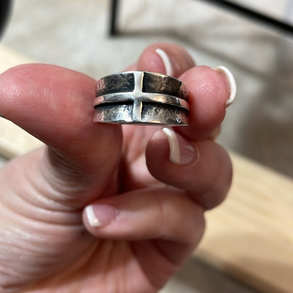 Retired James Avery men’s Cross Ring Size 9 in great condition.